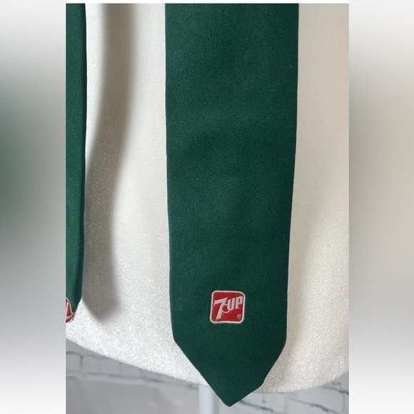 Vintage Neck Tie Green Men’s 7UP Golden Clasp Prince Consort 57’ Inch Collector - Picture 3 of 10